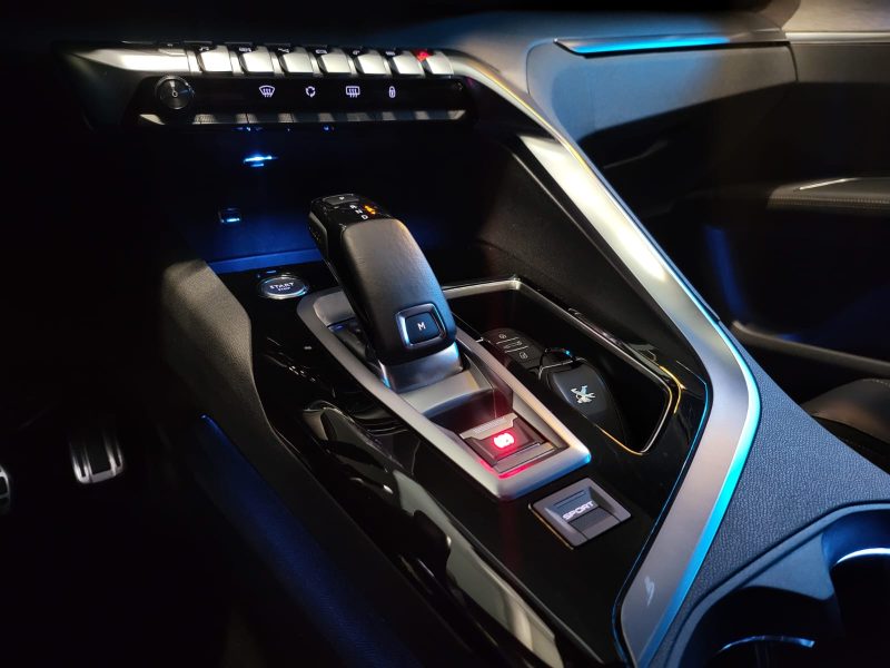 PEUGEOT 3008 GT 2.0 BlueHDi 180cv SUIVI COMPLET PEUGEOT EAT8 / CARPLAY / CAMERA / KEYLESS / ANGLES M