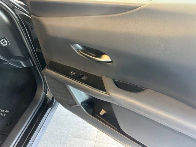 LEXUS UX300E 2021