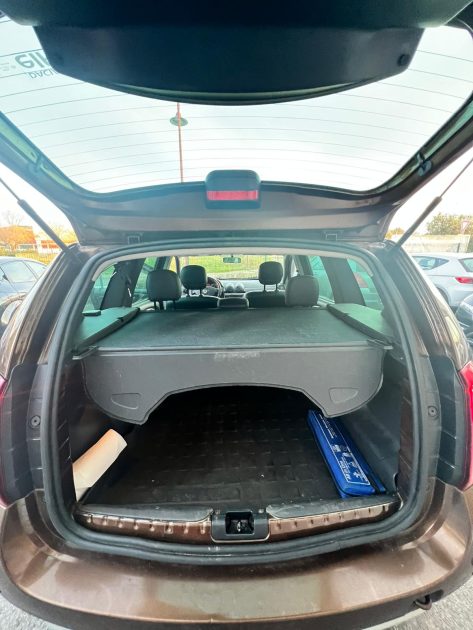 DACIA DUSTER  2010 1.6 16v 105CV / Distribution Neuve / CT OK 