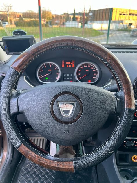 DACIA DUSTER  2010 1.6 16v 105CV / Distribution Neuve / CT OK 