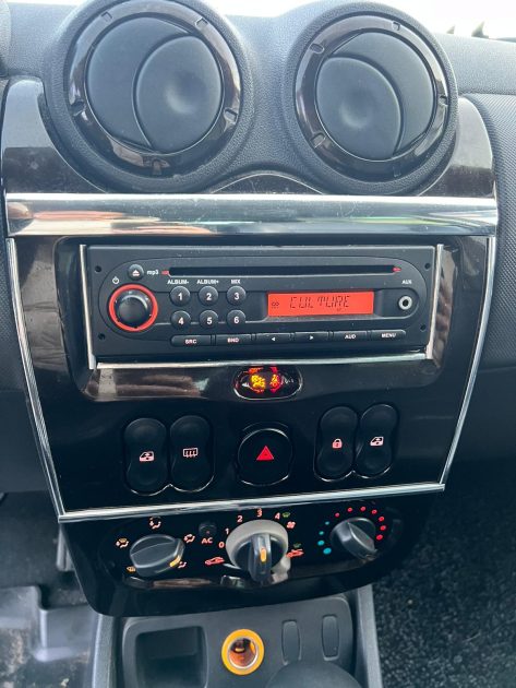 DACIA DUSTER  2010 1.6 16v 105CV / Distribution Neuve / CT OK 