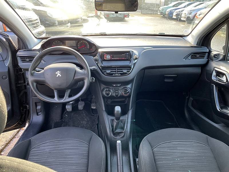 PEUGEOT 208 2014