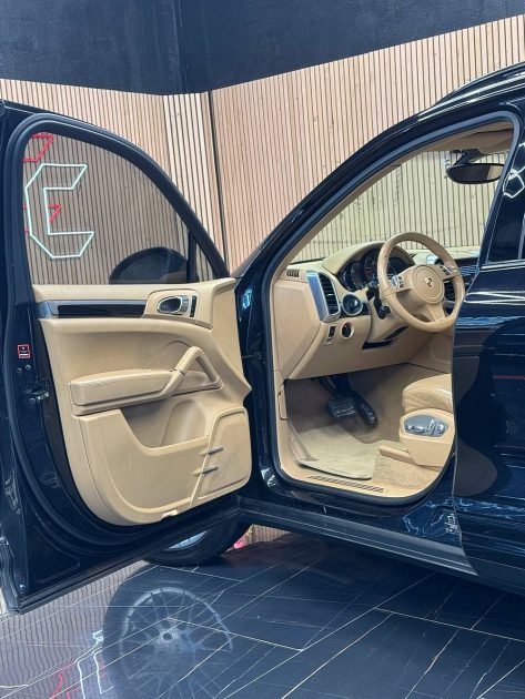 PORSCHE CAYENNE 2012