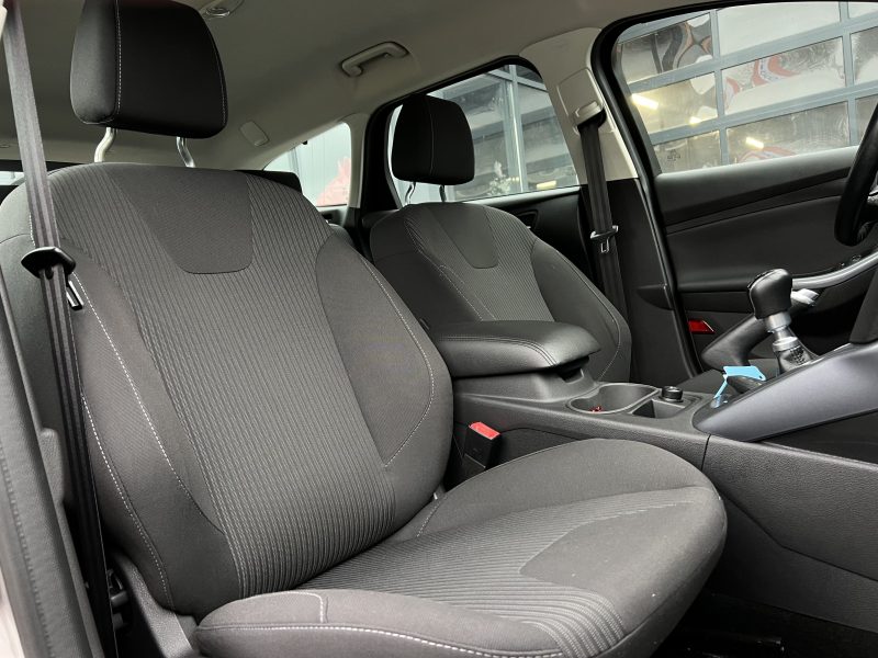 FORD FOCUS III SW BREAK 1.0 ECOBOOST 125 Cv TITANIUM / 1ERE MAIN CRIT AIR 1 - GARANTIE 1 AN