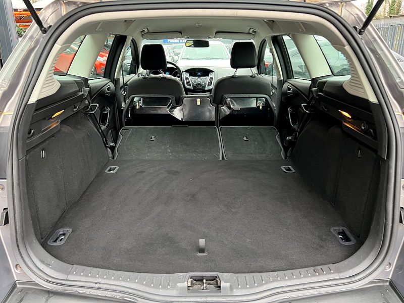 FORD FOCUS III SW BREAK 1.0 ECOBOOST 125 Cv TITANIUM / 1ERE MAIN CRIT AIR 1 - GARANTIE 1 AN