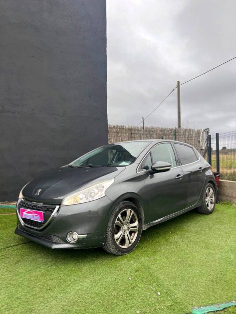 Peugeot 208 EHDI 92 ALLURE 