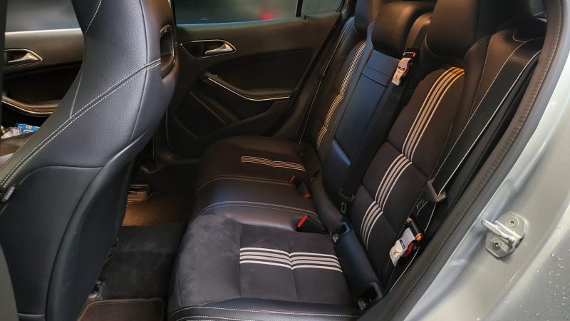 MERCEDES CLASSE GLA 180 7G-DCT 122CV WHITE ART EDITION / SIEGES CHAUFFANTS / HAYON ELECTRIQUE