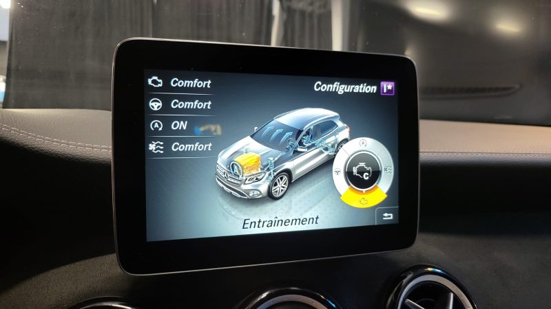 MERCEDES CLASSE GLA 180 7G-DCT 122CV WHITE ART EDITION / SIEGES CHAUFFANTS / HAYON ELECTRIQUE