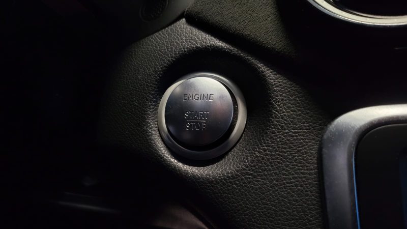 MERCEDES CLASSE GLA 180 7G-DCT 122CV WHITE ART EDITION / SIEGES CHAUFFANTS / HAYON ELECTRIQUE