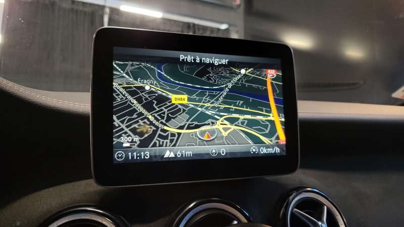 MERCEDES CLASSE GLA 180 7G-DCT 122CV WHITE ART EDITION / SIEGES CHAUFFANTS / HAYON ELECTRIQUE