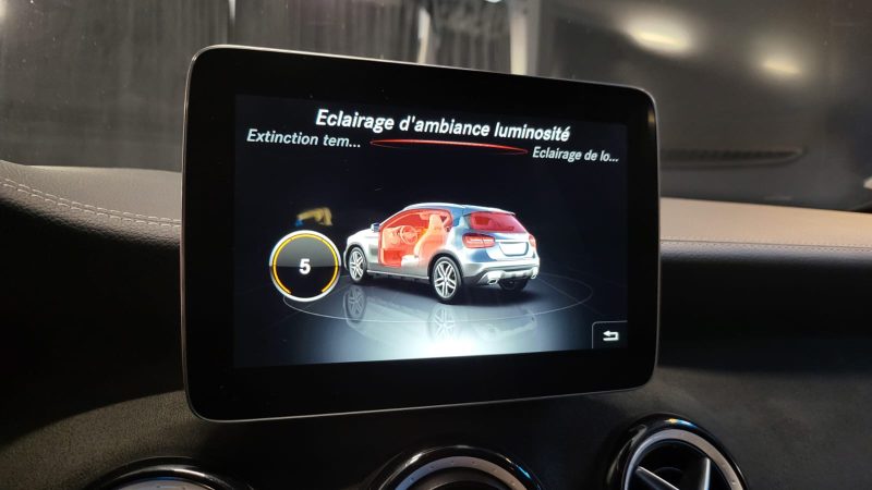 MERCEDES CLASSE GLA 180 7G-DCT 122CV WHITE ART EDITION / SIEGES CHAUFFANTS / HAYON ELECTRIQUE