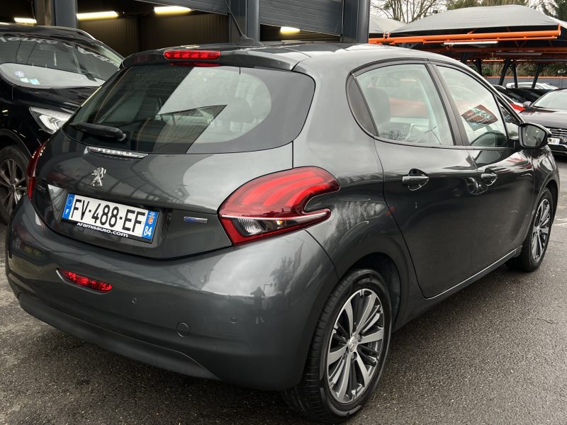PEUGEOT 208 PHASE 2 ALLURE 1.2 82 Cv TOIT PANORAMIQUE CAMERA RECUL APPLE & ANDROID - GARANTIE 1 AN