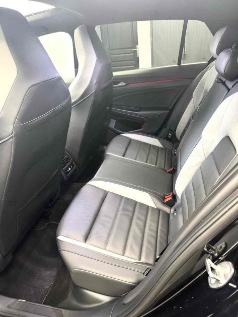 VOLKSWAGEN GOLF 2024