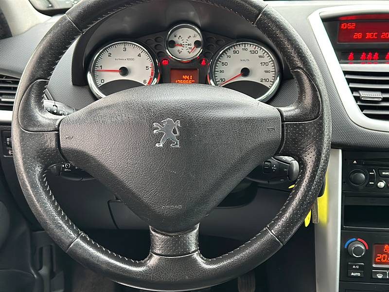PEUGEOT 207 2010