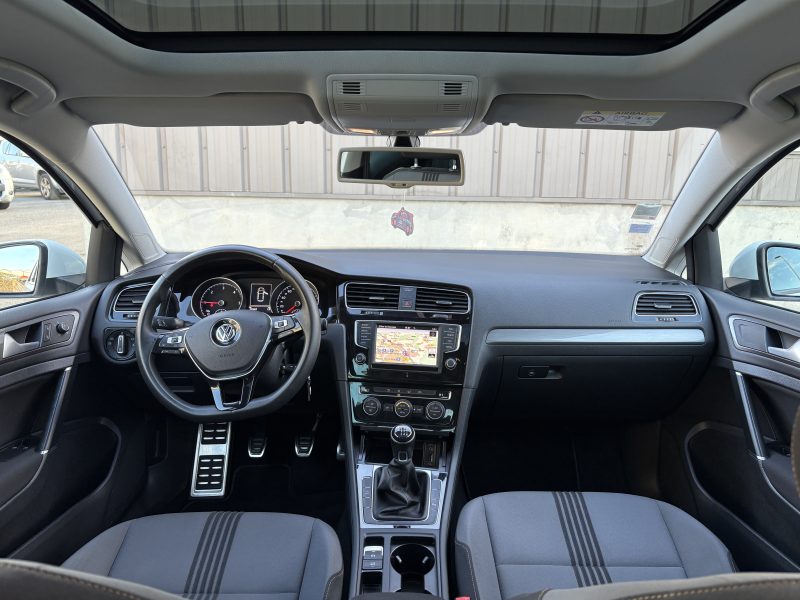 VOLKSWAGEN GOLF 2016