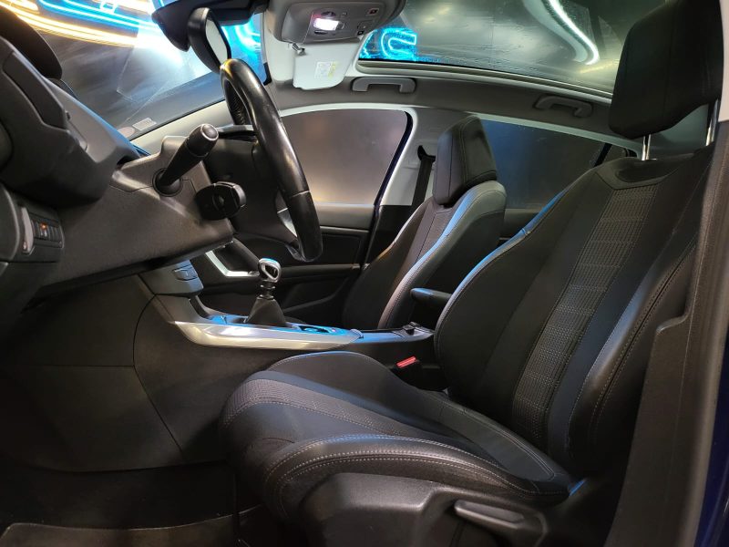 PEUGEOT 308 1.2 THP 130CV ALLURE / TOIT PANORAMIQUE +1ER MAIN + ENTRETIEN PEUGEOT COMPLET / /