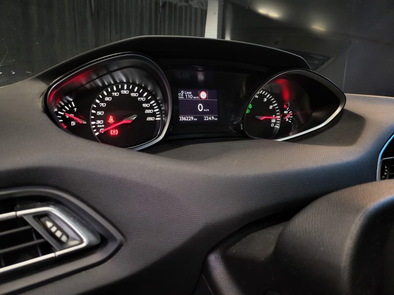 PEUGEOT 308 1.2 THP 130CV ALLURE / TOIT PANORAMIQUE +1ER MAIN + ENTRETIEN PEUGEOT COMPLET / /