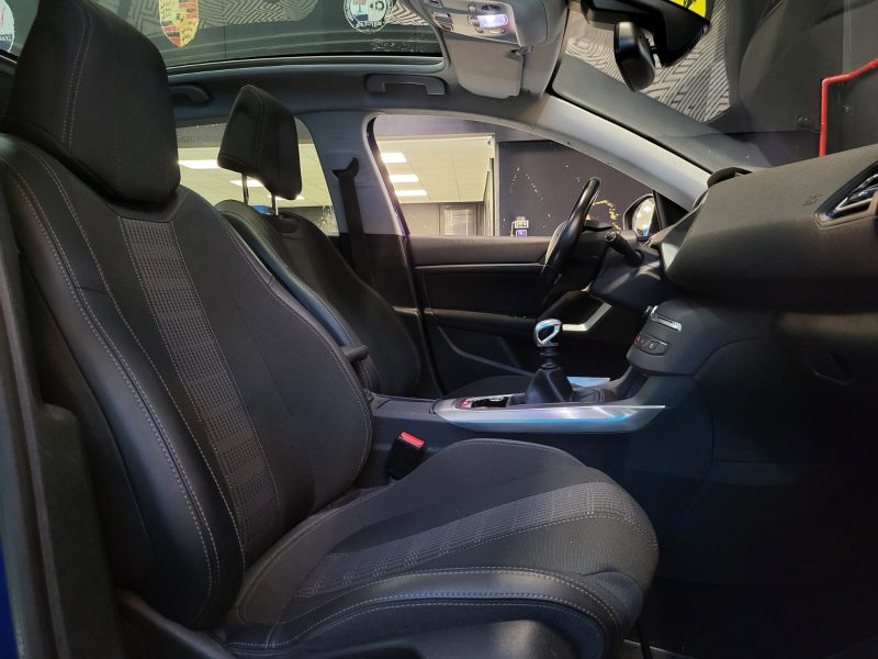 PEUGEOT 308 1.2 THP 130CV ALLURE / TOIT PANORAMIQUE +1ER MAIN + ENTRETIEN PEUGEOT COMPLET / /