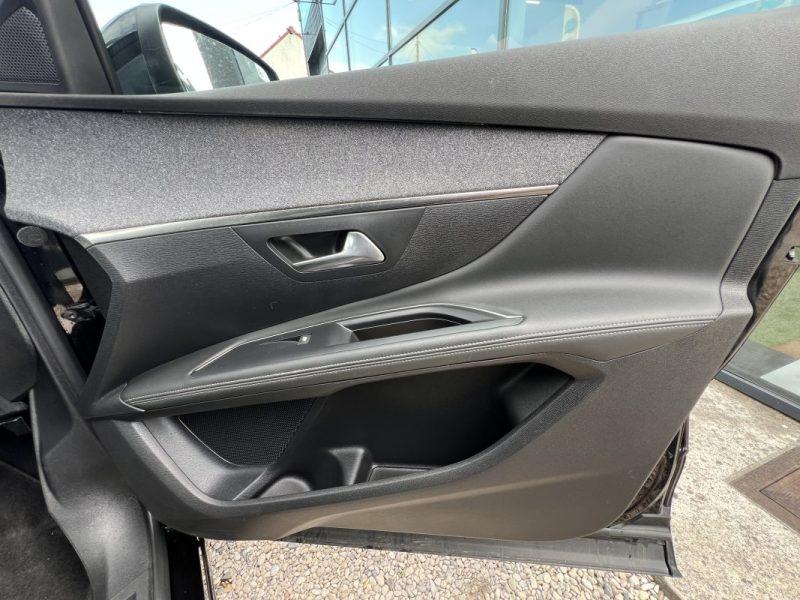 PEUGEOT 5008 Allure 130ch BVA 12/2020