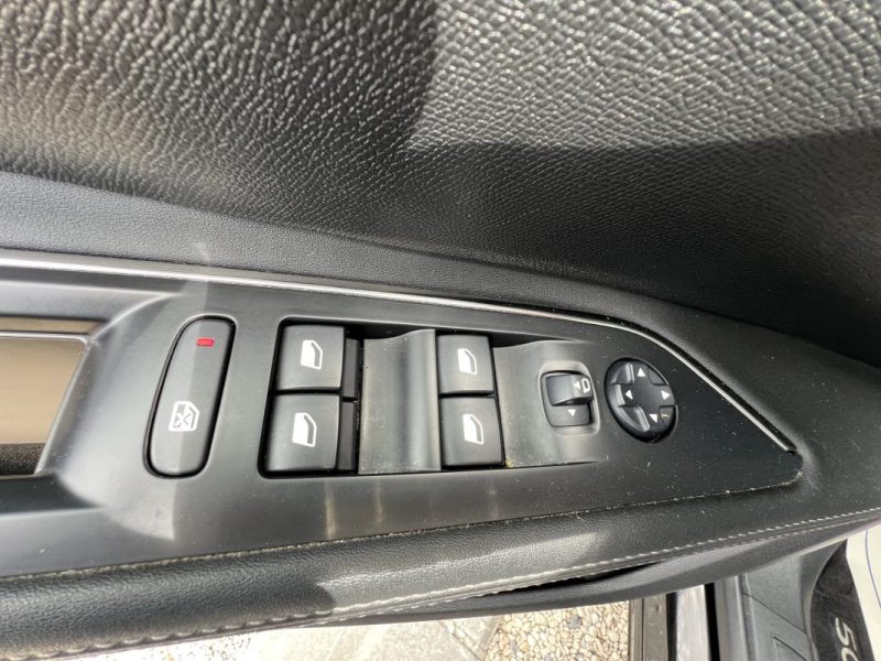 PEUGEOT 5008 Allure 130ch BVA 12/2020