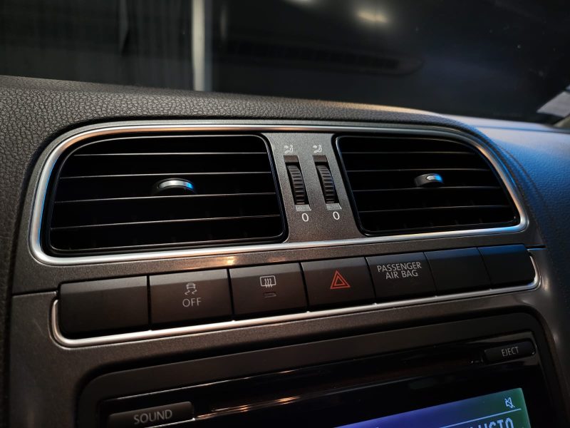 VOLKSWAGEN POLO V 1.6 TDI 105cv BVM5 HIGHLINE / DISTRIBUTION OK / JANTES 17 SPORTLINE / RADAR RECUL