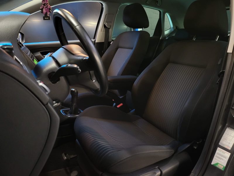 VOLKSWAGEN POLO V 1.6 TDI 105cv BVM5 HIGHLINE / DISTRIBUTION OK / JANTES 17 SPORTLINE / RADAR RECUL