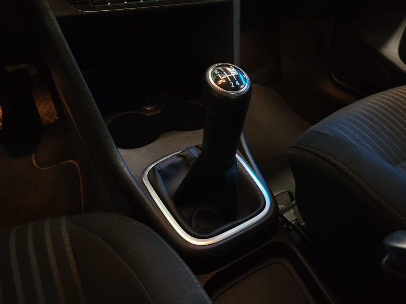 VOLKSWAGEN POLO V 1.6 TDI 105cv BVM5 HIGHLINE / DISTRIBUTION OK / JANTES 17 SPORTLINE / RADAR RECUL