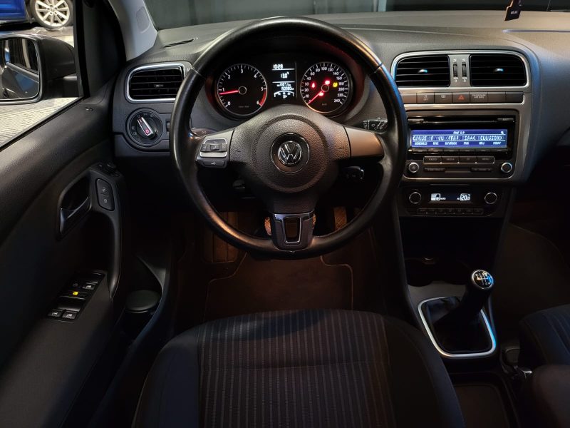 VOLKSWAGEN POLO V 1.6 TDI 105cv BVM5 HIGHLINE / DISTRIBUTION OK / JANTES 17 SPORTLINE / RADAR RECUL