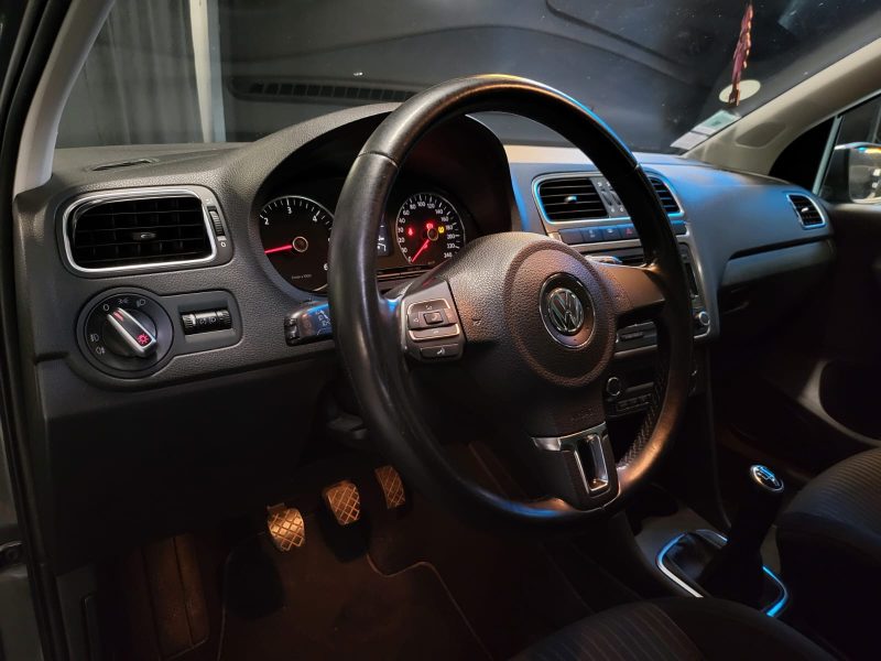 VOLKSWAGEN POLO V 1.6 TDI 105cv BVM5 HIGHLINE / DISTRIBUTION OK / JANTES 17 SPORTLINE / RADAR RECUL