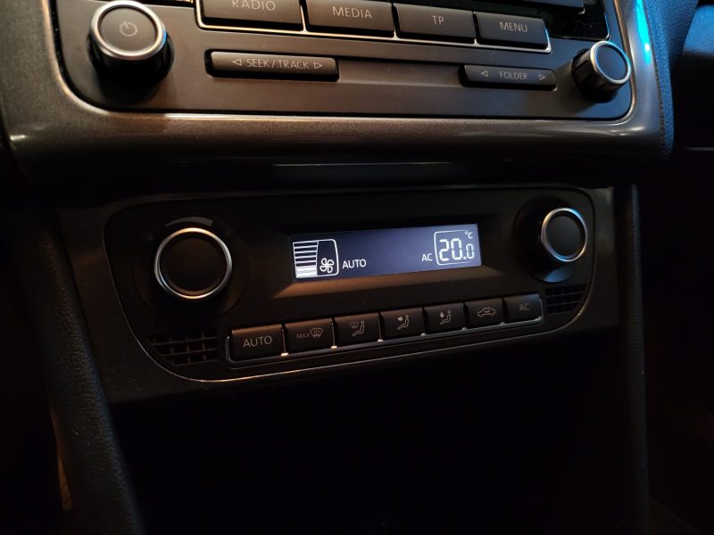 VOLKSWAGEN POLO V 1.6 TDI 105cv BVM5 HIGHLINE / DISTRIBUTION OK / JANTES 17 SPORTLINE / RADAR RECUL