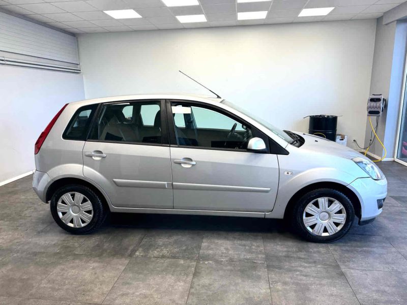 FORD FIESTA V  undefined