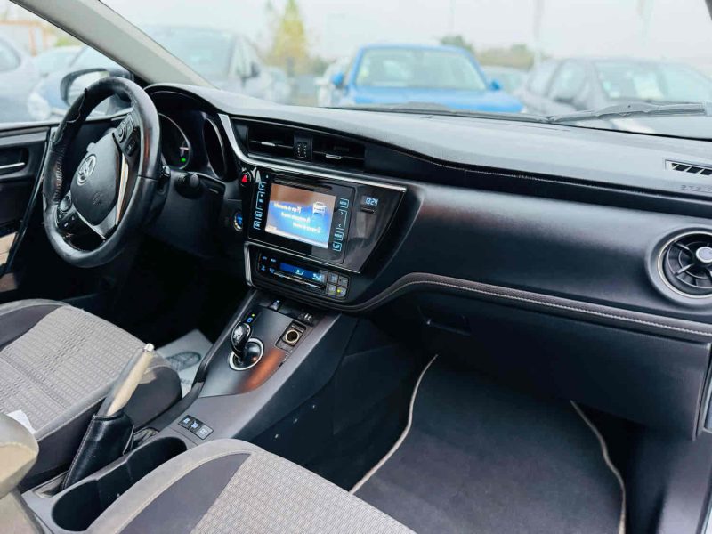 TOYOTA AURIS DYNAMIC BUSINESS 136H