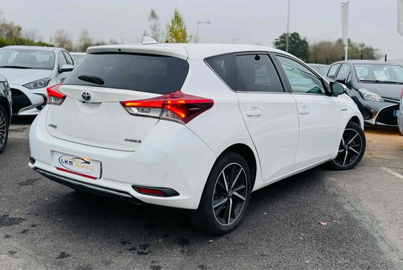 TOYOTA AURIS DYNAMIC BUSINESS 136H