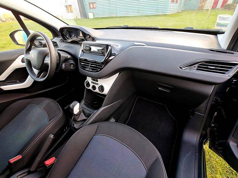 PEUGEOT 208 1.2 VTi "208 LIKE"