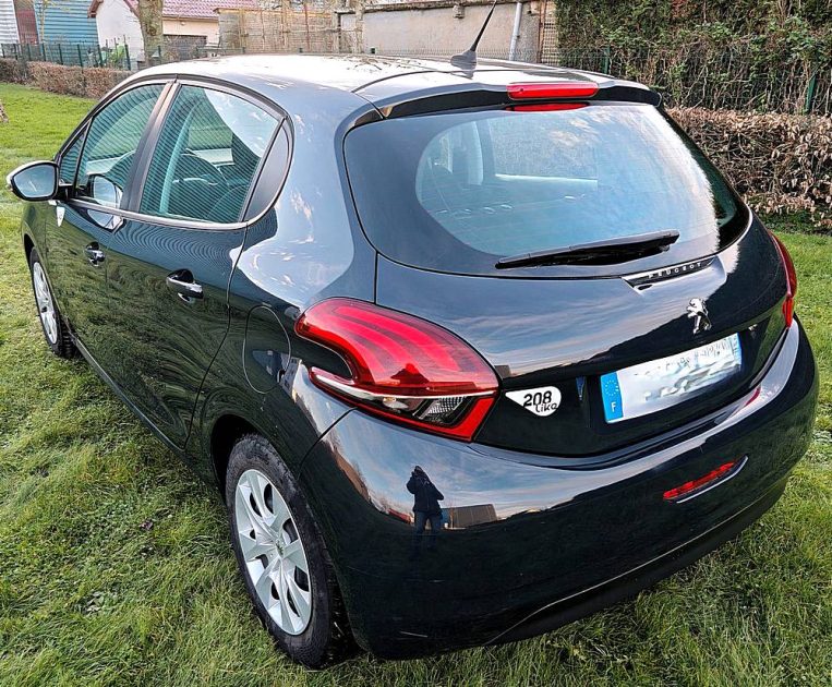 PEUGEOT 208 1.2 VTi "208 LIKE"