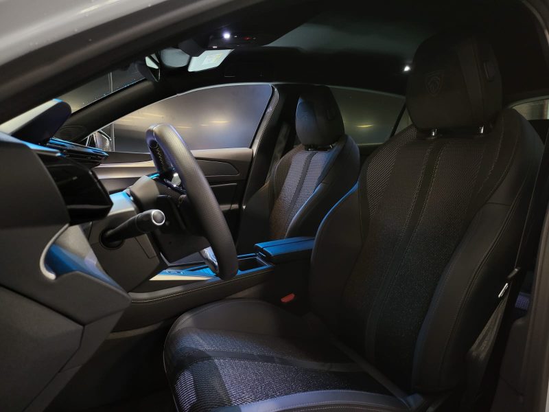 PEUGEOT 308 1.2 Hybrid 136Ch GT / CAMERA 360° + REGULATEUR ADAPTATIF + CARPLAY /