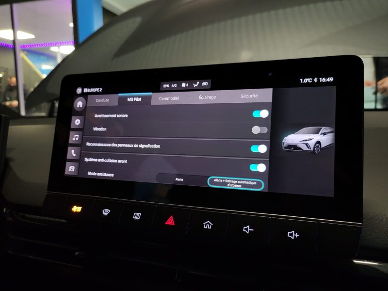 MG MG4 STANDARD 51KWH 170cv / PREMIERE MAIN / SUIVI MG / CARPLAY / KEYLESS