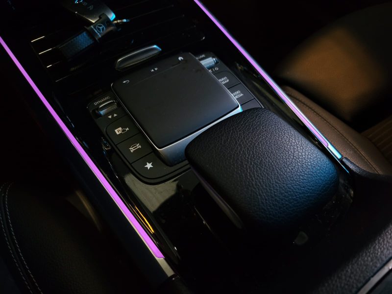 MERCEDES BENZ GLA 200 d 150cv PROGRESSIVE LINE / SUIVI MERCEDES / TOIT OUVRANT / CARPLAY / CAMERA DE