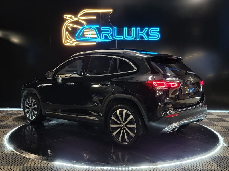 MERCEDES BENZ GLA 200 d 150cv PROGRESSIVE LINE / SUIVI MERCEDES / TOIT OUVRANT / CARPLAY / CAMERA DE