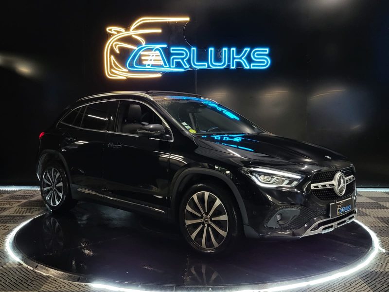 MERCEDES BENZ GLA 200 d 150cv PROGRESSIVE LINE / SUIVI MERCEDES / TOIT OUVRANT / CARPLAY / CAMERA DE