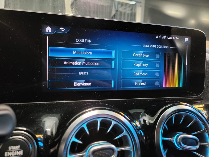 MERCEDES BENZ GLA 200 d 150cv PROGRESSIVE LINE / SUIVI MERCEDES / TOIT OUVRANT / CARPLAY / CAMERA DE