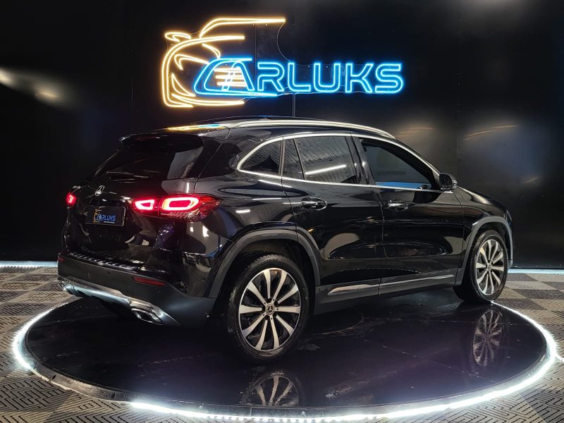 MERCEDES BENZ GLA 200 d 150cv PROGRESSIVE LINE / SUIVI MERCEDES / TOIT OUVRANT / CARPLAY / CAMERA DE