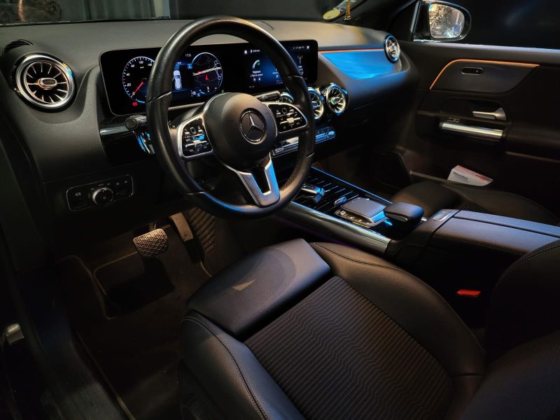 MERCEDES BENZ GLA 200 d 150cv PROGRESSIVE LINE / SUIVI MERCEDES / TOIT OUVRANT / CARPLAY / CAMERA DE