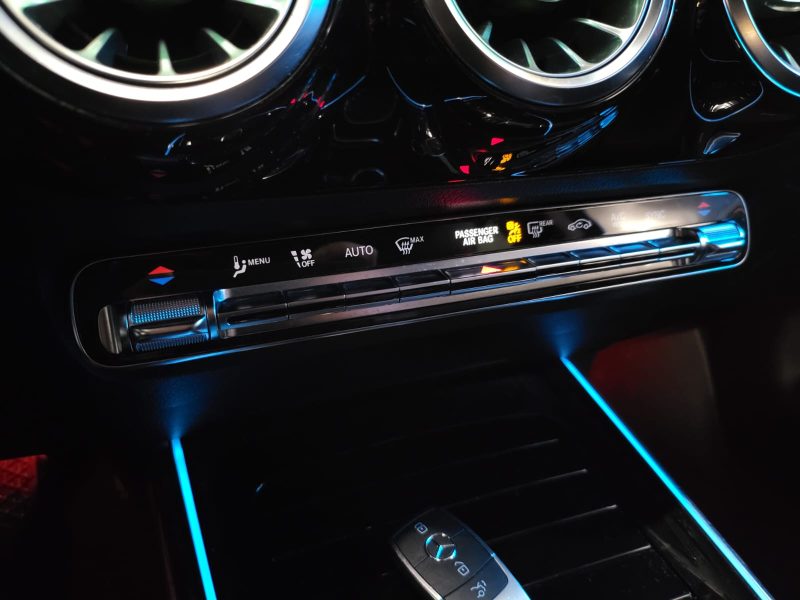 MERCEDES BENZ GLA 200 d 150cv PROGRESSIVE LINE / SUIVI MERCEDES / TOIT OUVRANT / CARPLAY / CAMERA DE