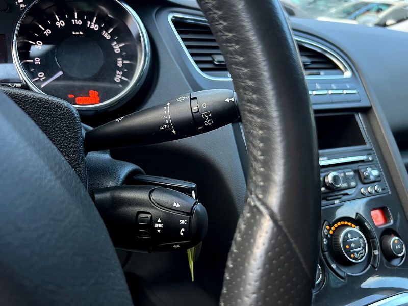 PEUGEOT 5008 1.6 HDI 112 Cv 7 PLACES GPS BLUETOOTH TOIT PANORAMIQUE BVM6 - GARANTIE 1 AN