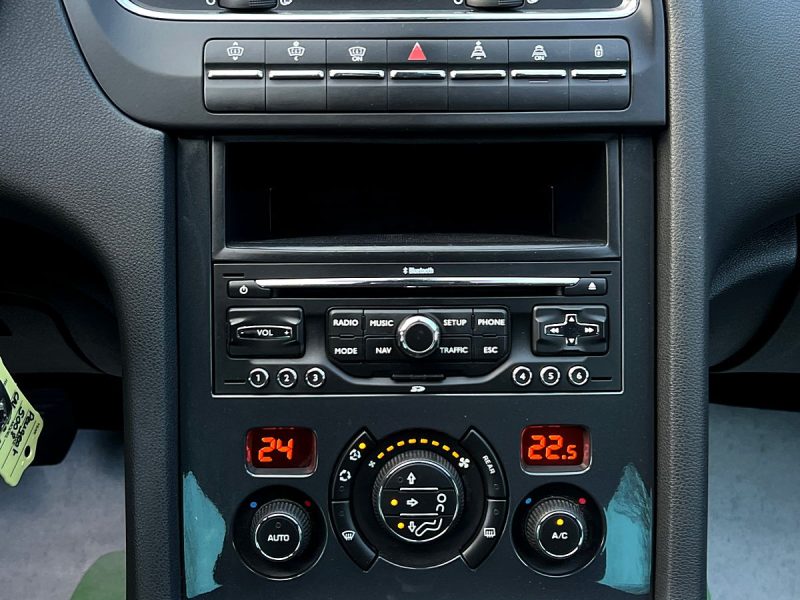 PEUGEOT 5008 1.6 HDI 112 Cv 7 PLACES GPS BLUETOOTH TOIT PANORAMIQUE BVM6 - GARANTIE 1 AN