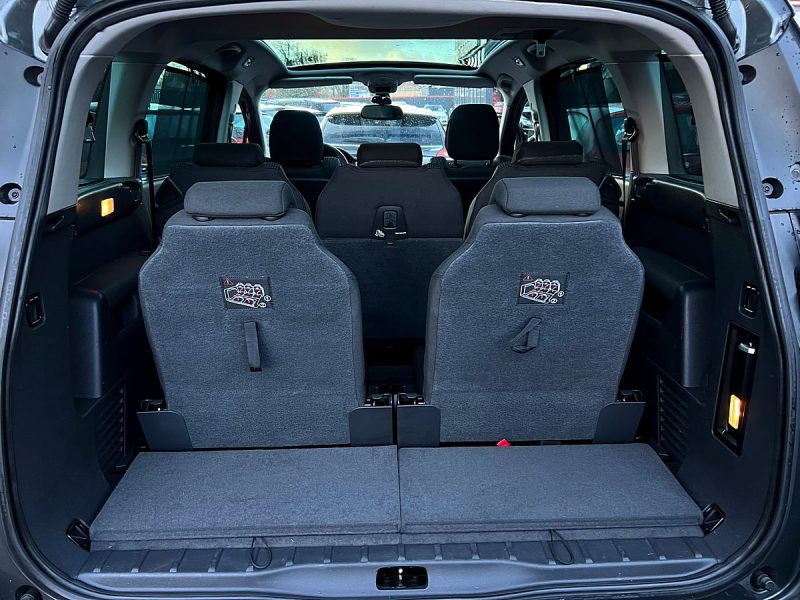 PEUGEOT 5008 1.6 HDI 112 Cv 7 PLACES GPS BLUETOOTH TOIT PANORAMIQUE BVM6 - GARANTIE 1 AN