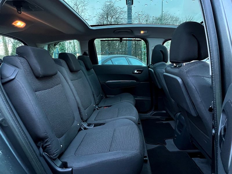 PEUGEOT 5008 1.6 HDI 112 Cv 7 PLACES GPS BLUETOOTH TOIT PANORAMIQUE BVM6 - GARANTIE 1 AN