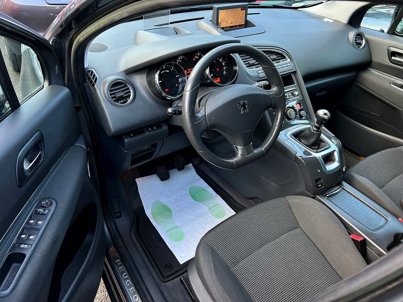 PEUGEOT 5008 1.6 HDI 112 Cv 7 PLACES GPS BLUETOOTH TOIT PANORAMIQUE BVM6 - GARANTIE 1 AN