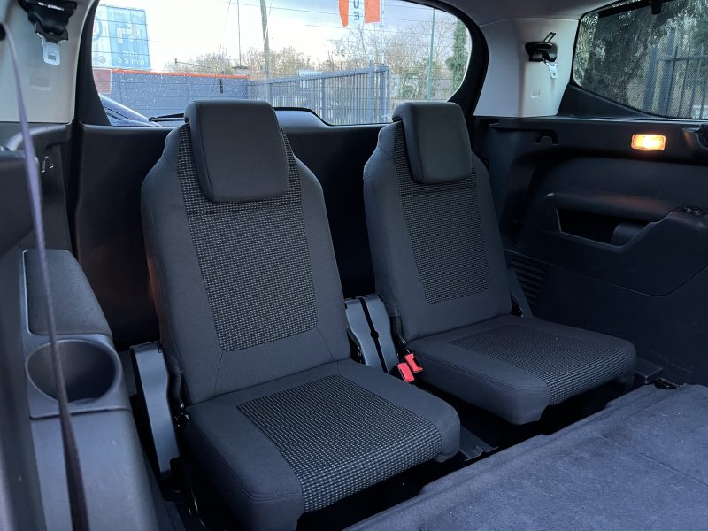 PEUGEOT 5008 1.6 HDI 112 Cv 7 PLACES GPS BLUETOOTH TOIT PANORAMIQUE BVM6 - GARANTIE 1 AN